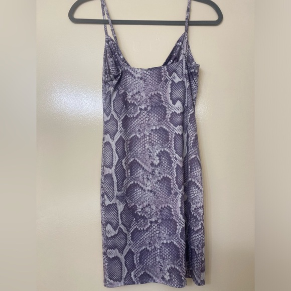 FOREVER 21 Purple and lavender snakeskin pring bodycon mini dress - Picture 5 of 7